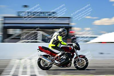 media/Mar-25-2024-Moto Forza (Mon) [[8d4319bd68]]/4-Novice Group/Session 4 Front Straight Speed Pans/